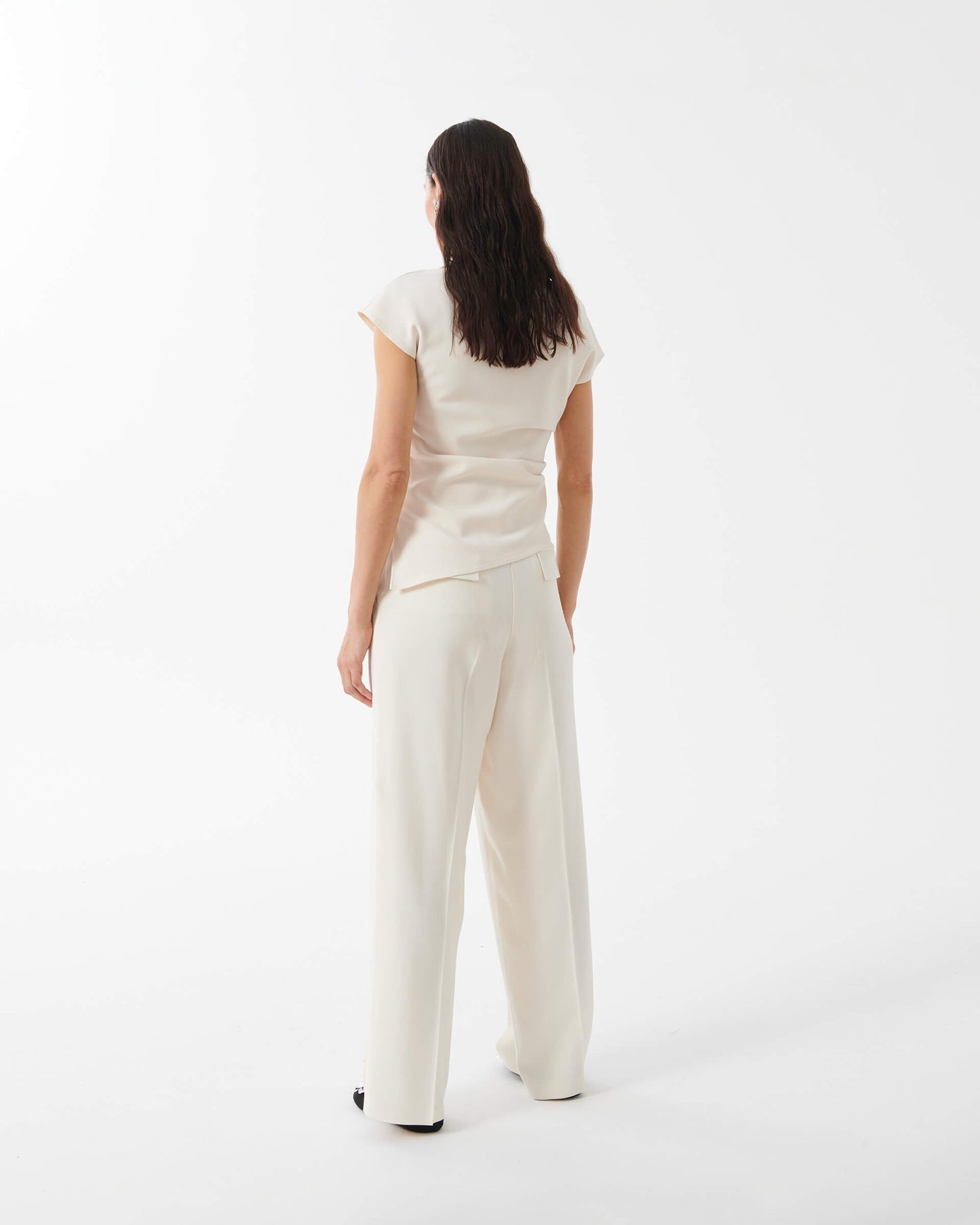 pantaloni ampi in cadì con pinces beatrice .b