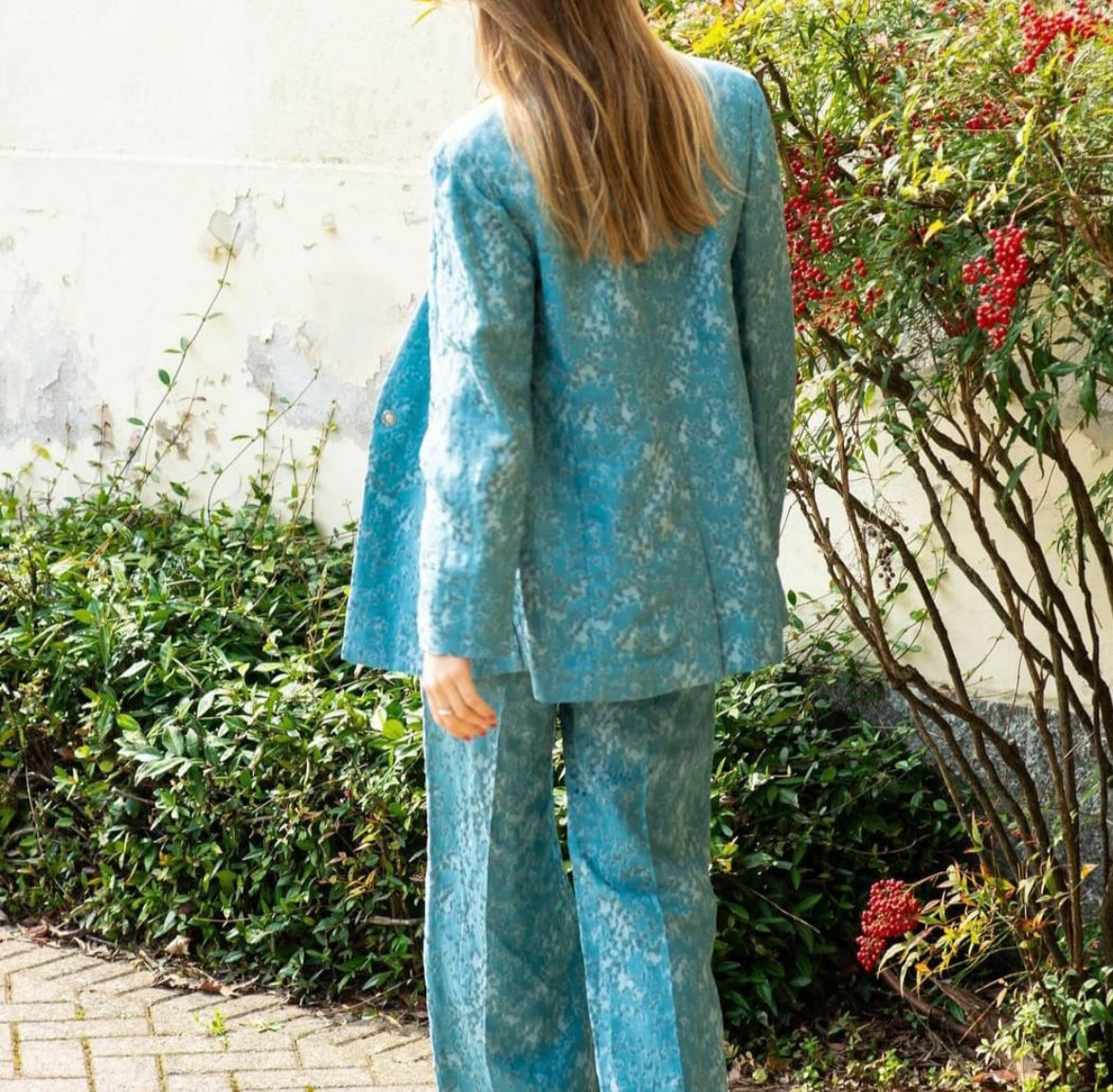 giacca in raso jacquard senza collo beatrice . b