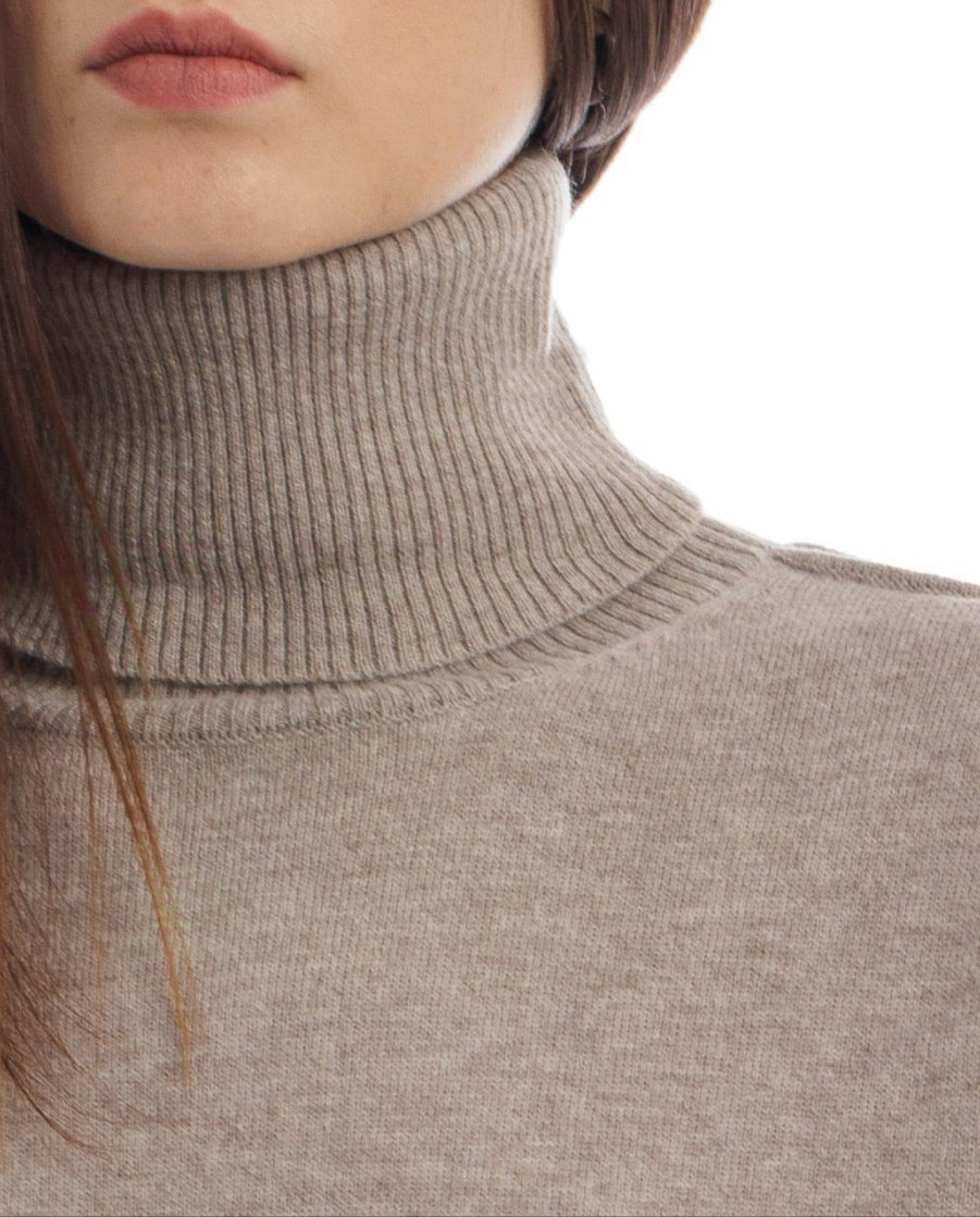 maglia lunga con collo alto e cintura beatrice .b