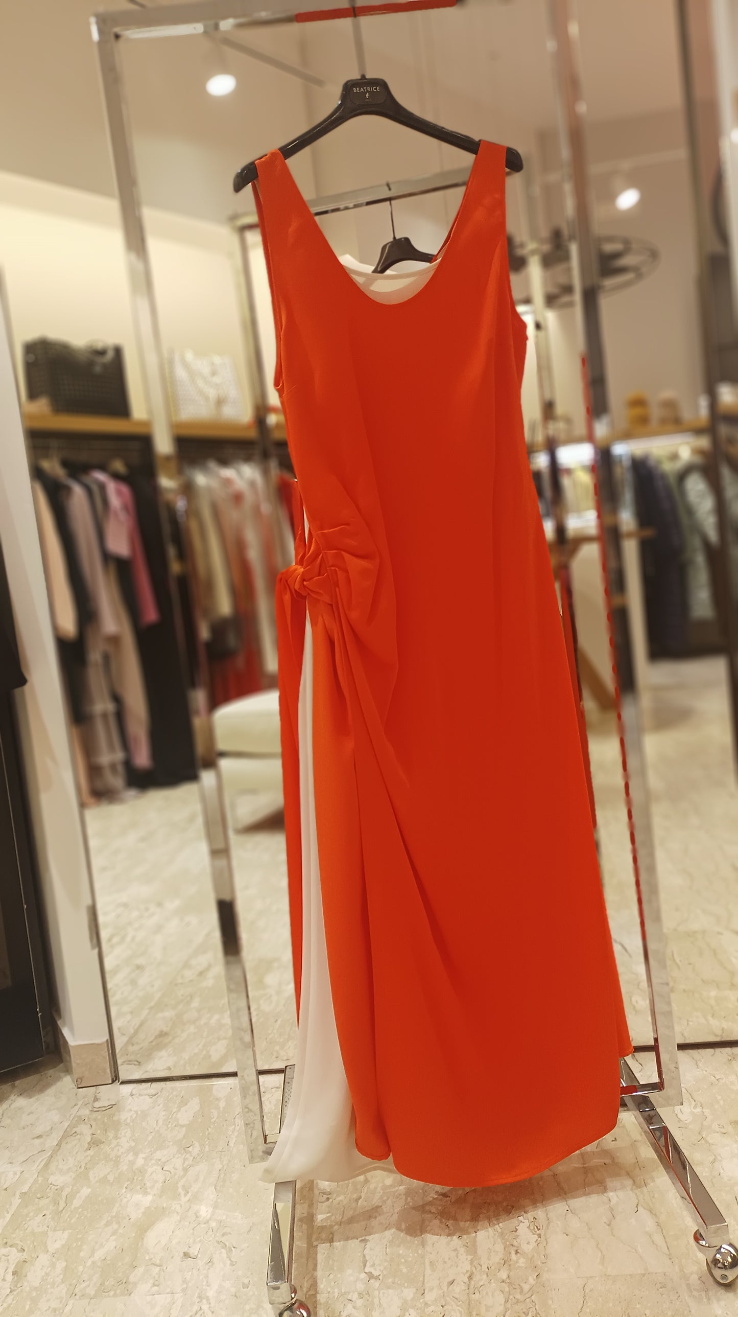Abito con spacco maxi e fiocco laterale beatrice .b