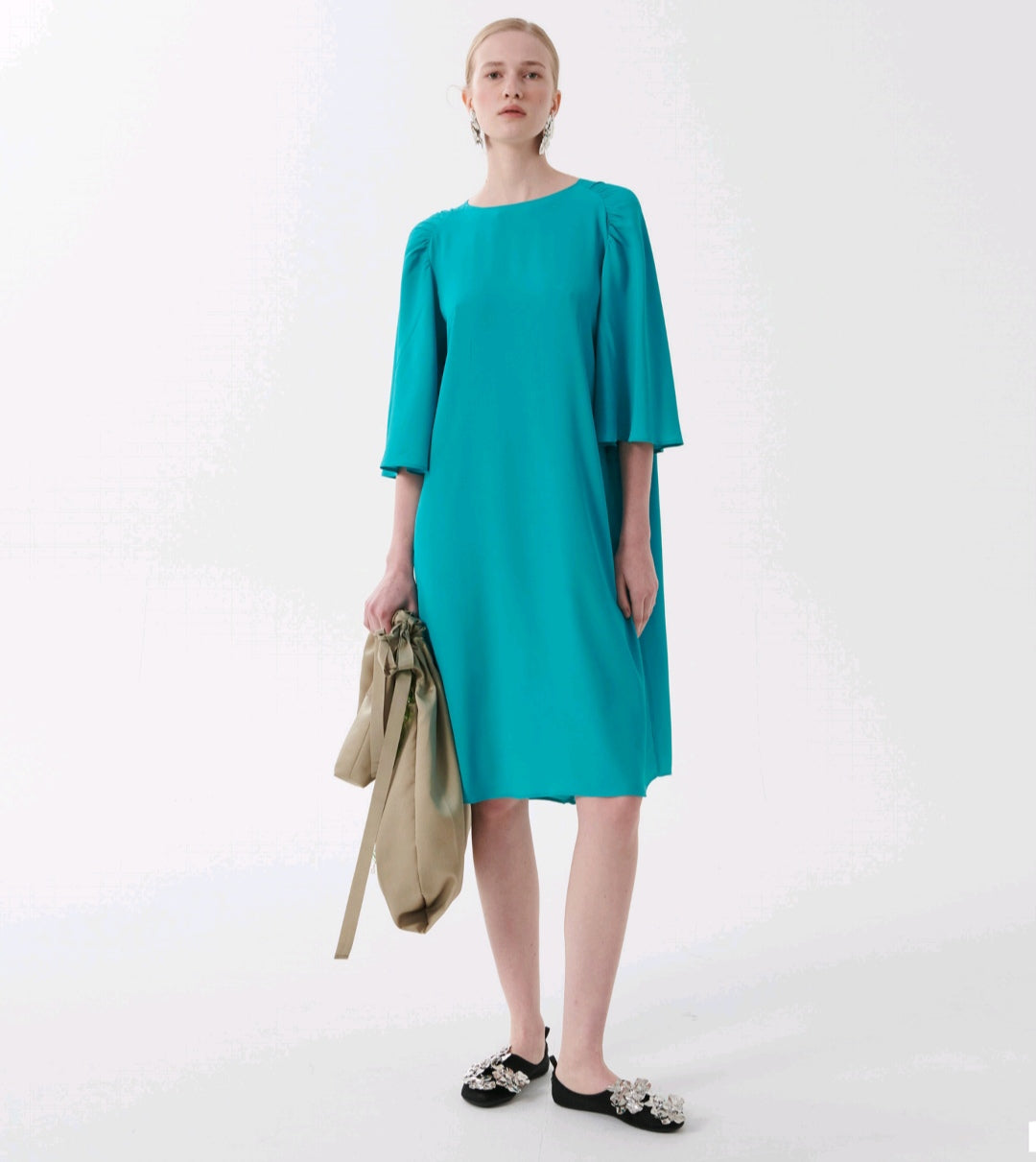 abito con manica a martello arricciata beatrice .b