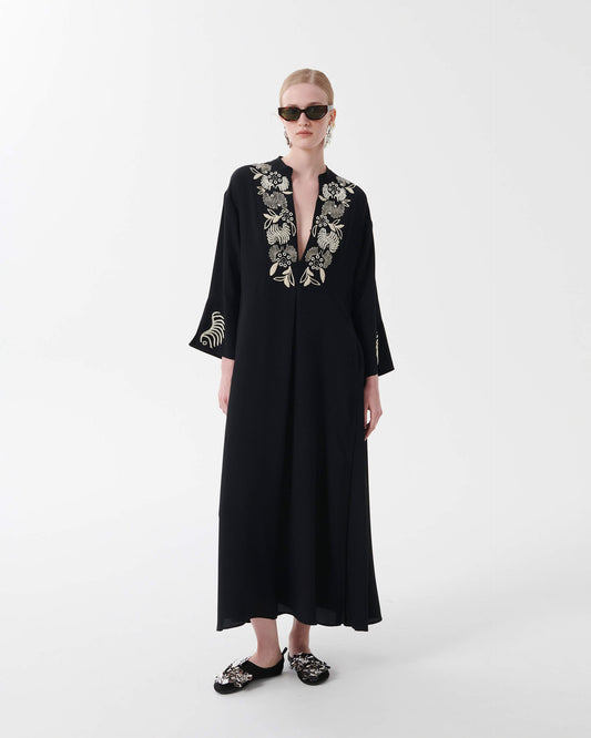 abito in crepe de chine di seta con plastron ricamato beatrice .b